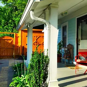 Peaceful Private Cottage, Walk To Park & 5 Mins To Downtown Nashville